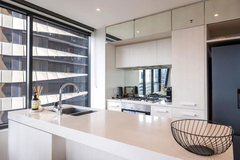 Panoramic View - Albert Park Lake & Shrine Views - Accommodation Asia 2