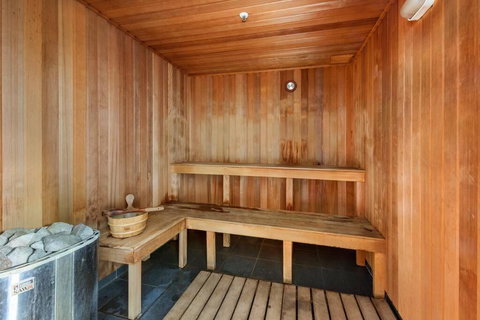 Park Views & Luxe Amenities In Broadbeach - Accommodation Asia 1