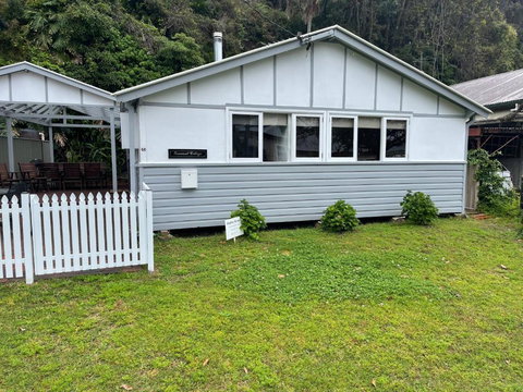 Patonga Holiday Home - Accommodation Asia 0