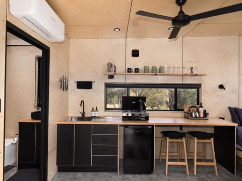 Patrick The Tiny Cabin In Chittering - Accommodation Asia 3