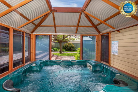 Pax And Coral Pet Friendly 4 Mins Walk To Beach - Accommodation Asia 0