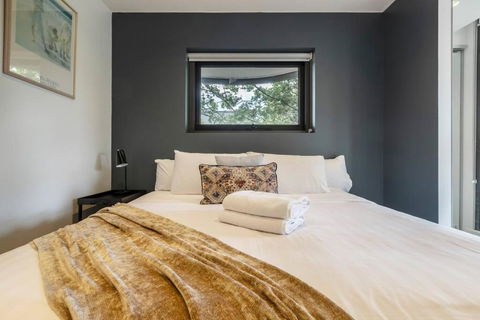 Peaceful 2 Bedroom Unit With Free Parking - Accommodation Asia 2
