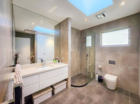 Peaceful 4-Bedroom Family Retreat In Lane Cove - Accommodation Asia 1