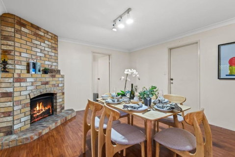 Peaceful 4BR At Sunnybank CBD With 2Parking Yard And Mall - Accommodation Guide 0