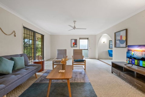 Peaceful 4BR At Sunnybank CBD With 2Parking Yard And Mall - Accommodation Guide 1
