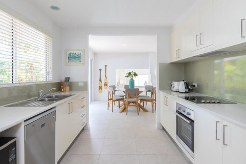 Peaceful Holiday Living, Noosa Heads - Accommodation Asia 1