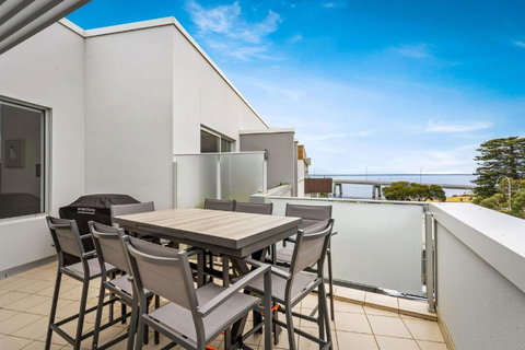 Penthouse Bridgeview San Remo - Accommodation Asia 0