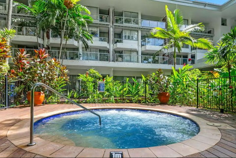 Palm Cove Beachside Apartments - Pool And Garden Views - Accommodation Asia 3