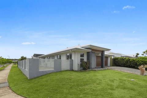 Peregian Breeze Home - Accommodation Asia 0