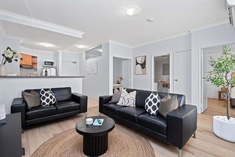 Play & Stay On Hay - Sleeps 2 Or 4 - Accommodation Guide 0