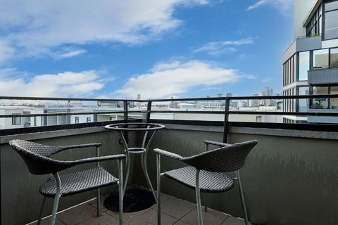 Portside Bliss Your Urban Escape In Melbourne - Accommodation Asia 1
