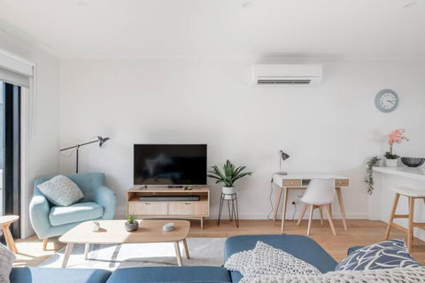 Perfect Port Melbourne Townhouse - Accommodation Asia 1