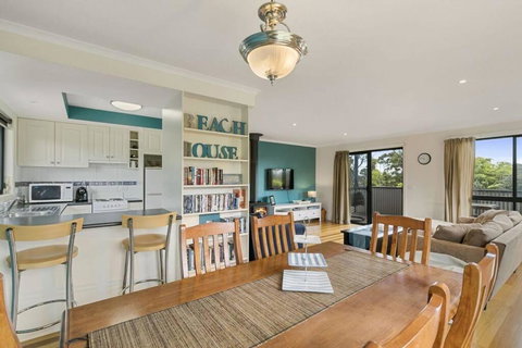 Phillip Island Time - Large Home With Self-contained Apartment Sleeps 11 - Accommodation Asia 2