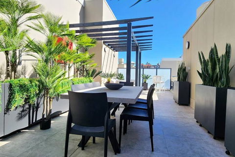 Penthouse With Private Terrace, Parking + 2 Pools - Accommodation Guide 1