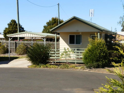 PepperTree Cabins, Kingaroy - Accommodation Asia 3