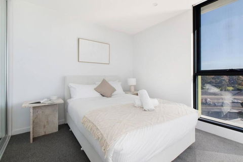 Perched On Parkville - A Minimalist Retreat With Pool - Accommodation Asia 1