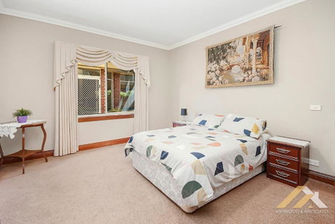 Perfect Entertainer-s Home With Pool - Accommodation Guide 1