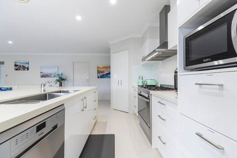 Perfect Getaway Entire Family Home Bribie Island - Accommodation Asia 3