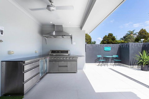 Perfect Getaway Entire Family Home Bribie Island - Accommodation Asia 1