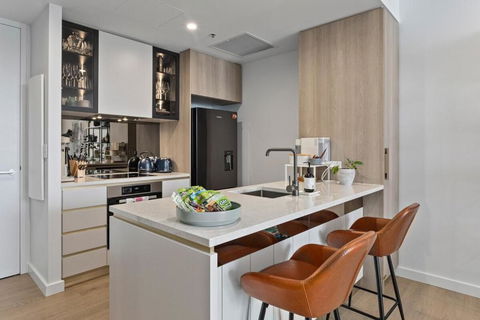 Perfect Location With 5 Star Amenities - Accommodation Asia 3