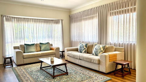 Perfect North Brisbane Retreat 4 Bed - Accommodation Asia 2