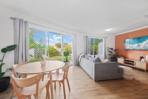 Pet & Family Friendly Central - Accommodation Asia 0