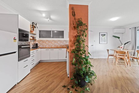 Pet & Family Friendly Central - Accommodation Asia 3