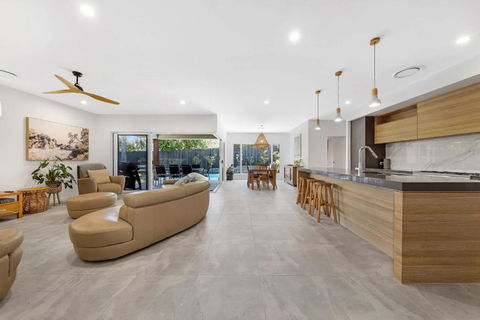 Pet Friendly Holiday Home With Pool On Alex - Accommodation China 0