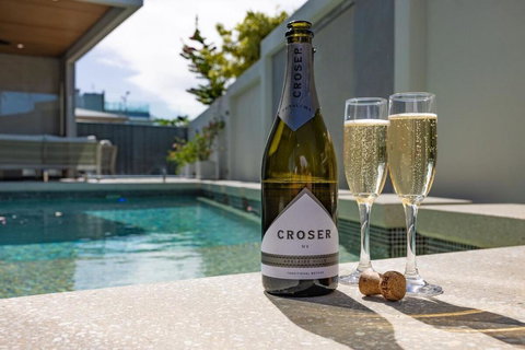 Pet Friendly Luxury Stay Walk To Beach - Accommodation Asia 2