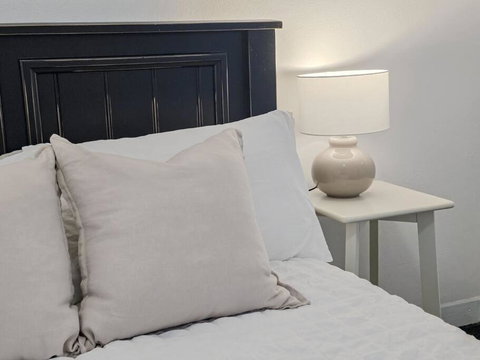 Peters Rest Central Wagga - Accommodation Asia 3