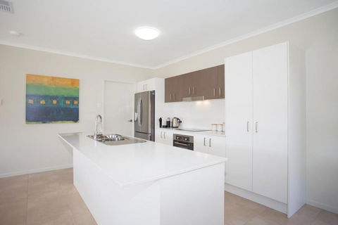 Petrie Beach Holiday Home - Accommodation Asia 3