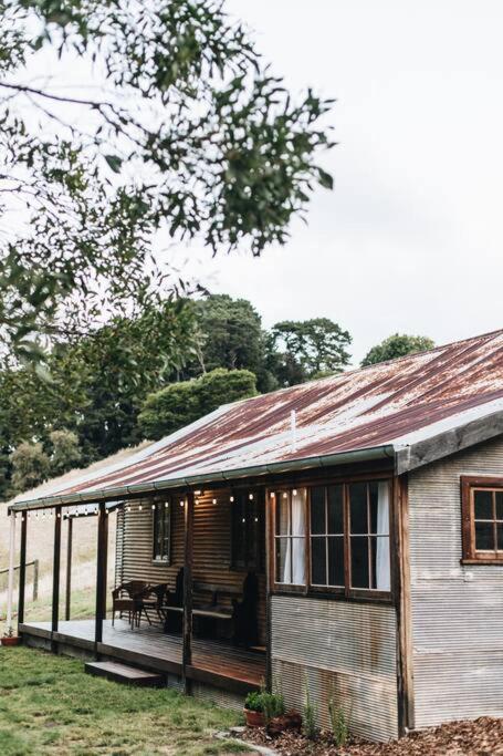 Pickers Hut - A Country Style Featured Dream Stay - Accommodation Asia 0
