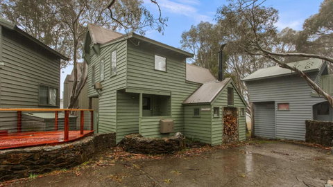 Pinnacle - Accommodation Asia 0