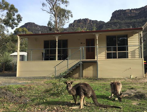 Pinnacle Views - Accommodation Guide 0