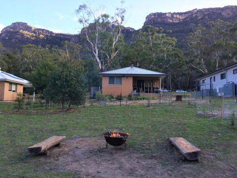 Pinnacle Views - Accommodation Guide 1