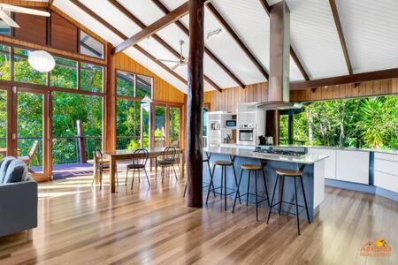Pole Home In Paradise @ Kuranda - Accommodation Asia 1