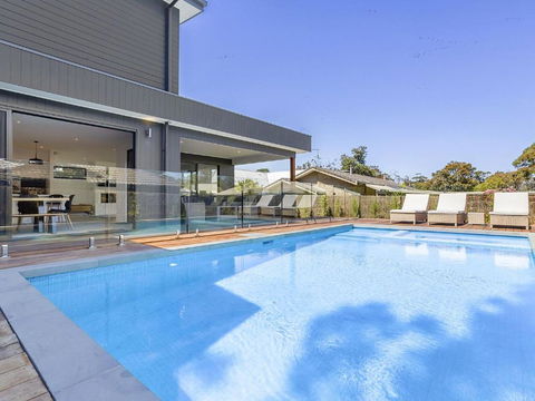 Pool And Spa - 300m Walk To Beach - Accommodation Asia 0