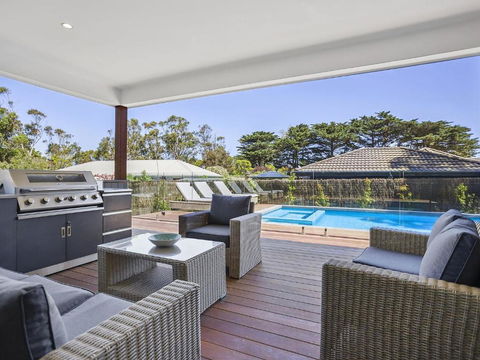 Pool And Spa - 300m Walk To Beach - Accommodation Asia 1