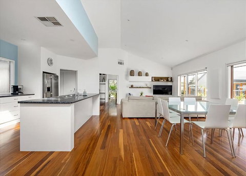 Pool Haven On Leah - Accommodation Asia 1