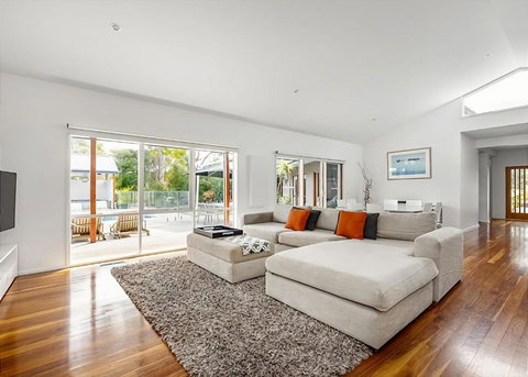 Pool Haven On Leah - Accommodation Asia 2