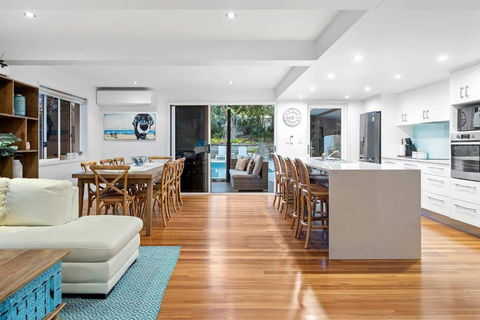 Pool Side Luxury Pet Friendly - Walk To The Beach - Accommodation China 2