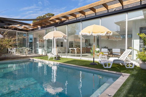 Poolside Paradise Mount Eliza - Accommodation Asia 0