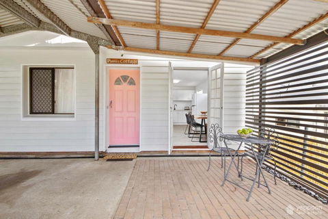 Poppies Cottage - Cooee Bay Beachside Retreat - Accommodation Asia 3
