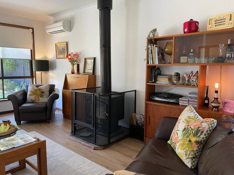 Poppies Clunes - Accommodation Asia 1