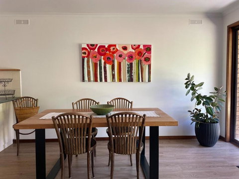 Poppies Clunes - Accommodation Asia 0