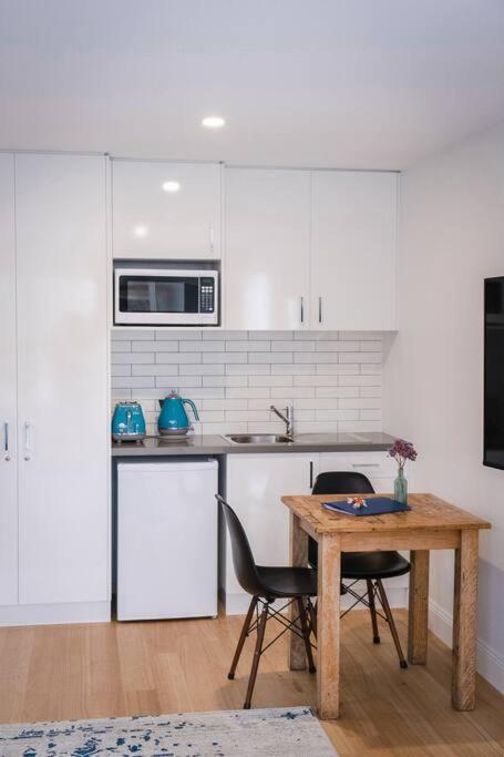 Port Fairy BNB - The Blue Suite - Accommodation Guide 3