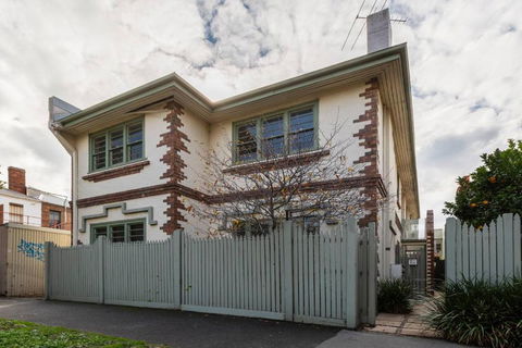 Port Phillip Bay Perfection In Albert Park - Accommodation Asia 1