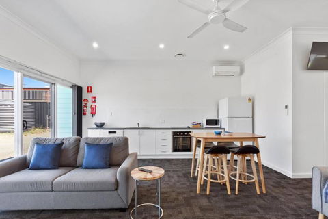 Port Lincoln Shark Apartment 4 - Accommodation Asia 1