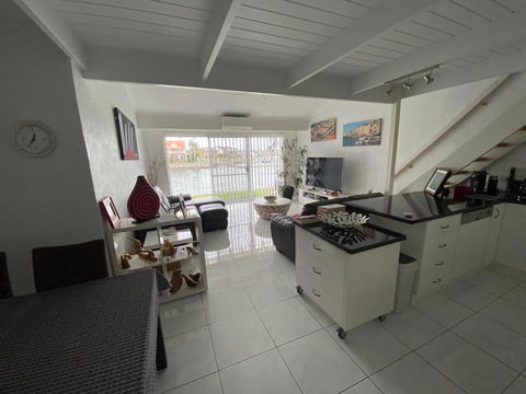 Port Lincoln Marina Waterfront Apartment - Accommodation Asia 3