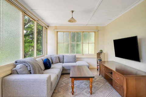 Pool Table Traditional Mountain Escape - Accommodation Asia 1